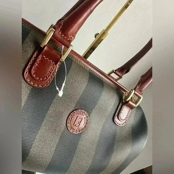 Authentic FENDI Pecan Top Handle Boston Bag Vintage handbag beautiful w/COA - Picture 6 of 17